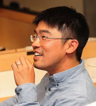 Community ecologist Louie Yang, professor, UC Davis Department of Entomology and Nematology (Photo by Kathy Keatley Garvey)