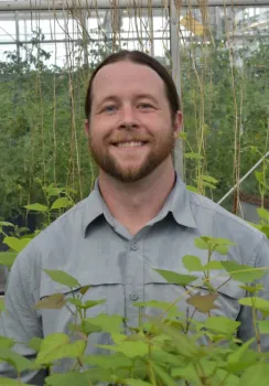 USDA-ARS plant pathologist William Rutter